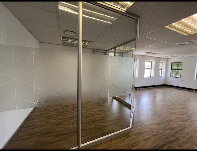 85M² OFFICE TO LET IN HYDE PARK